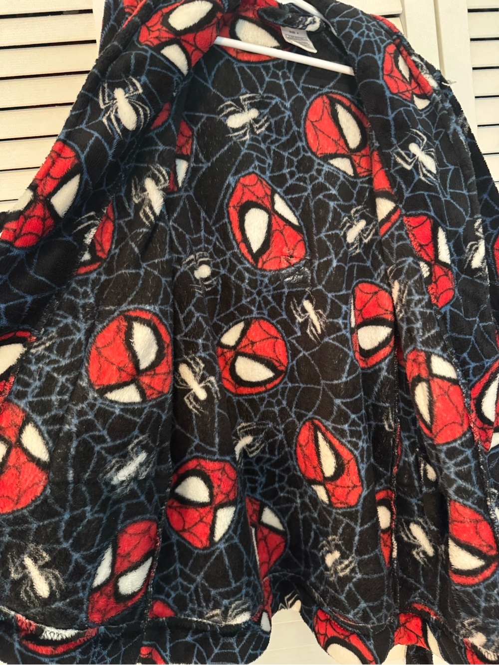 Marvel Spider-Man Plush Robe - Picture 5 of 5
